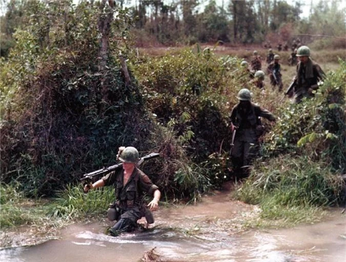 Anh hiem ve binh linh My vat lon voi thien nhien, thoi tiet Viet Nam-Hinh-10