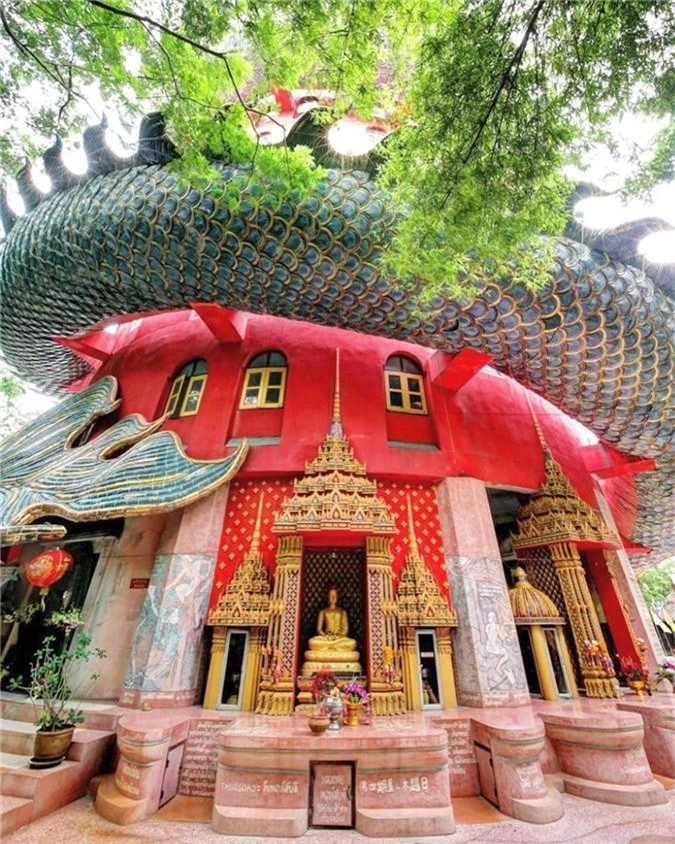 Bí ẩn đằng sau ngôi chùa hồng có rồng khổng lồ quấn quanh - Hình 2 Bi an dang sau ngoi chua hong co rong khong lo quan quanh-Hinh-2