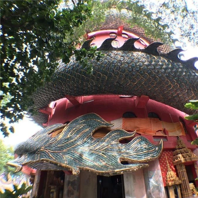 Bí ẩn đằng sau ngôi chùa hồng có rồng khổng lồ quấn quanh - Hình 3 Bi an dang sau ngoi chua hong co rong khong lo quan quanh-Hinh-3