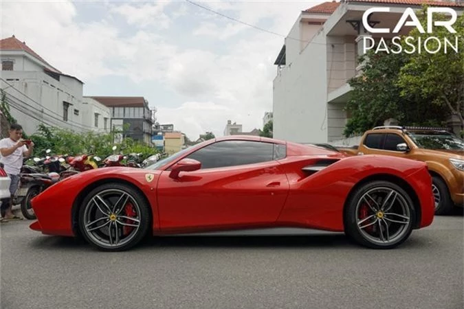 Chi tiet Ferrari 488 Spider tien ty cua Cuong Do la-Hinh-2