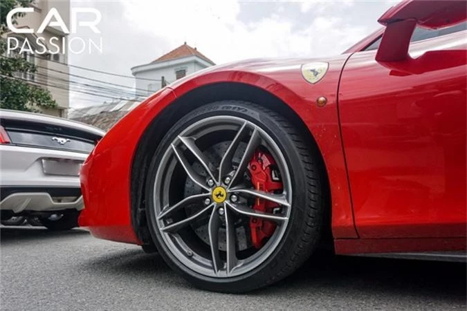 Chi tiet Ferrari 488 Spider tien ty cua Cuong Do la-Hinh-5