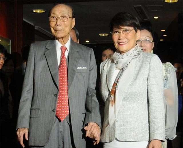Chuyện tình huyền thoại nhưng gây tranh cãi của tỷ phú Hồng Kông: Yêu ròng rã suốt 45 năm trời và lễ cưới được tổ chức khi đã 90 tuổi - Ảnh 4.