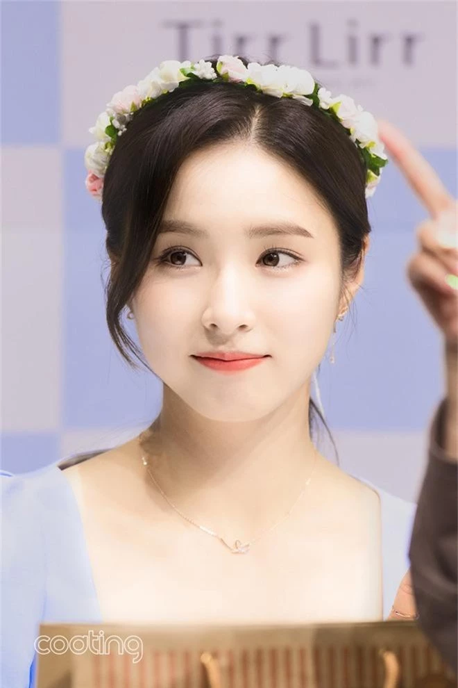 Mỹ nhân mặt đơ Shin Se Kyung bỗng khiến netizen Việt-Hàn phát sốt vì nhan sắc: Không làm idol quá phí! - Ảnh 5.