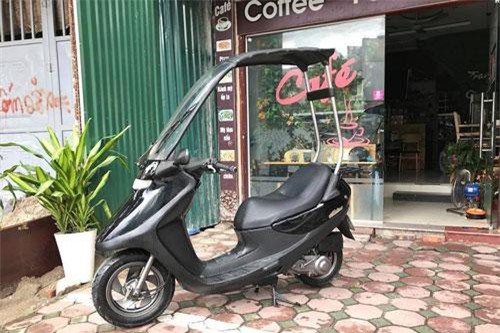 Xe tay ga Honda đi mưa không sợ ướt da tại Hà Nội