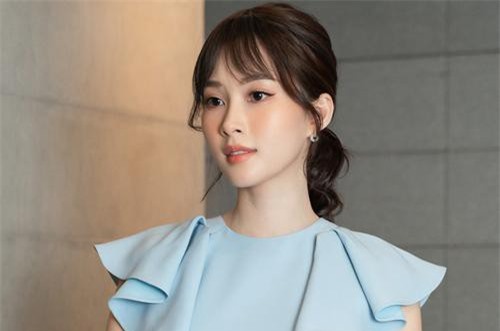 Lâu rồi Đặng Thu Thảo mới đi sự kiện, nhan sắc xứng danh nữ thần, vóc dáng mẹ bỉm sữa gây bất ngờ