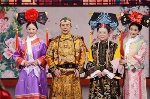 Mới đây, trong show "Nhà hàng Trung Hoa", nữ diễn viên Dương Tử đã nhắc đến bộ phim "Hoàn Châu cách cách". Đây là tác phẩm nổi tiếng bậc nhất của Trung Quốc, được coi là "bảo vật trấn đài" của đài Hồ Nam, được phát sóng lại nhiều lần vào dịp hè mỗi năm. Sau thành công của phim, dàn diễn viên chính đều trở thành ngôi sao hạng A như Triệu Vy, Lâm Tâm Như, Tô Hữu Bằng, Phạm Băng Băng. Nhưng các diễn viên phụ lại có cảnh đời rất khác nhau, người từng đi tù vì ngộ sát, người có mong muốn đi tu.