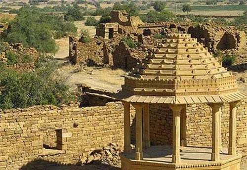 Ngôi làng Kuldhara trở nên hoang vắng, lạnh lẽo vì không còn một bóng người.