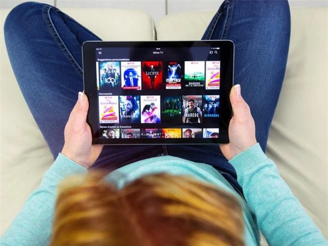 7. Bang nào cấm chia sẻ mật khẩu Netflix? Bang Tennessee cấm người dân chia sẻ mật khẩu tài khoản xem phim trực tuyến Netflix cho người khác. Luật nhắm tới những cá nhân hack hàng nghìn tài khoản, lấy cắp mật khẩu rồi bán lại cho người khác để kiếm lời. Tuy nhiên, luật này cũng bị đánh giá khó thực thi.