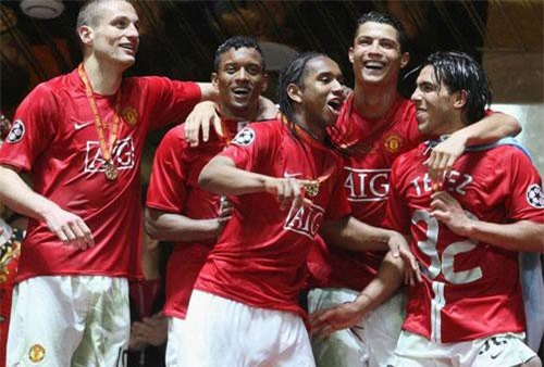 ‘Cậu bé vàng’ một thời của M.U treo giày ở tuổi 31