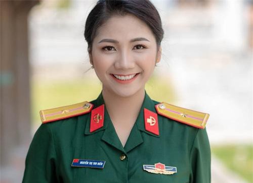 Nụ cười tỏa nắng của “bông hồng thép” ngành quân y