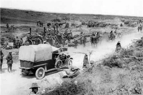 Trận Somme diễn ra từ tháng 7-9/1916 trong Chiến tranh Thế giới I giữa quân Đức đóng trên tuyến phỏng thủ dài 40 km dọc sông Somme ở miền Bắc nước Pháp với quân Anh – Pháp. Với hơn một triệu người thương vong, đây được xem là một trong số những trận đánh đẫm máu nhất lịch sử loài người. Dù quân liên minh không bẻ gãy được phòng tuyến Đức, chiến dịch này đã đặt nền tảng cho những thay đổi lớn lao của cục diện chiến tranh, nên được xem là một trận đánh quan trọng của lịch sử thế giới.