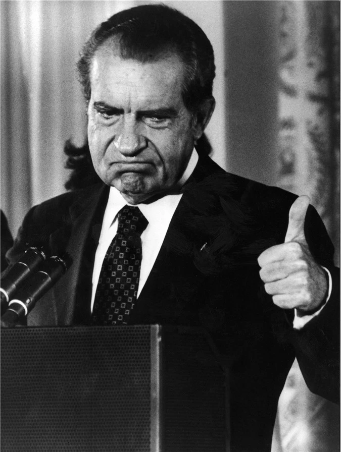 Một trong những “phi vụ” lớn nhất mà Tổng thống Nixon chỉ huy đó là cho người đột nhập, nghe lén và ăn cắp tài liệu văn phòng của Uỷ ban quốc gia của đảng Dân chủ (DNC) trong toà nhà Watergate, Washington. Đây được coi là hành động tệ nhất và không thể chấp nhận được đối với một Tổng thống Mỹ. Ông cũng vì vụ đó mà phải từ chức. Do đó, nó trở thành vết nhơ làm ô danh tên tuổi của ông trong lịch sử nước Mỹ.