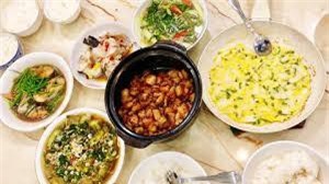 Mâm cơm cuối tuần toàn món ăn giản dị mà ngon đẹp đến ngỡ ngàng