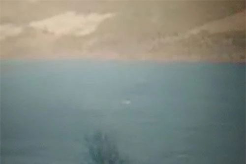 Quái vật hồ Loch Ness (đốm trắng) được ghi lại hai lần trong một tháng.