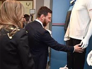 Clip: Ra mắt thời trang Messi cực kì ấn tượng