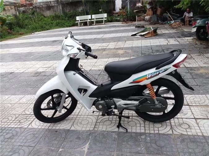 Chiếc Honda Wave Repsol đời cũ năm 2009giá 90 triệu đồng gây sốt.