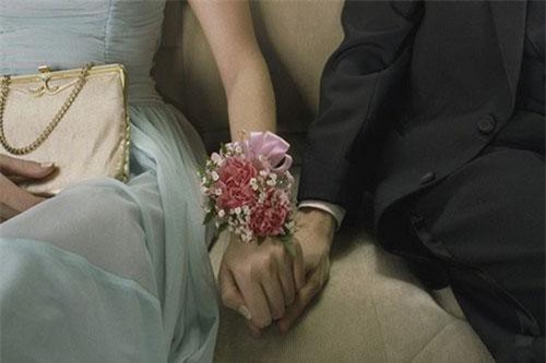 Đặt bút ký hợp đồng tiền hôn nhân giờ đây tôi đau khổ vì trót yêu