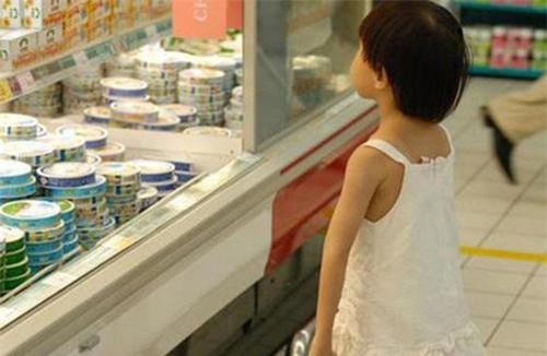 Đây là lý do để cha mẹ đừng bao giờ nói rằng "Nhà mình không đủ tiền" khi con đòi mua đồ