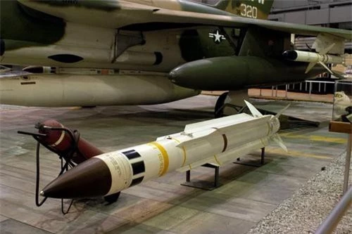 Tên lửa chống radar AGM-78 Standard. Ảnh: Wikipedia.