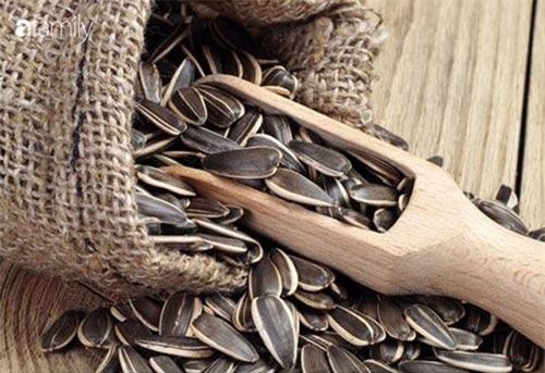 Những lý do sau đã đủ để bạn thấy vì sao nên chăm chỉ ăn hạt hướng dương
