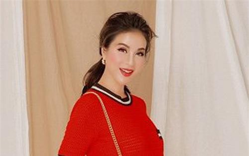 MC Thanh Mai diện toàn đồ hiệu, gợi ý mặc đẹp cho phụ nữ trung niên