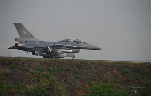 Đài Loan thiếu vũ khí gì để chống chiến thuật “biển tàu” của Trung Quốc?