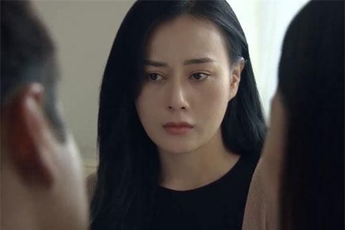 Sững sờ nhìn vật trên tay người yêu cũ của chồng khi chạm mặt nhau ở chỗ khám thai