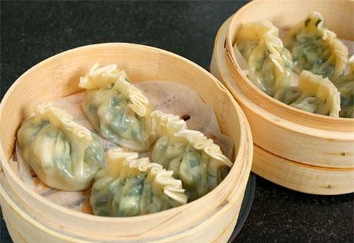 Sủi cảo, hay còn gọi là bánh chẻo, là một món ngon của người Hoa khá phổ biến ở Sài Gòn. Nhân sủi cảo thường có thịt nghiền, rau. Sủi cảo, hay còn gọi là bánh chẻo, là một món ngon của người Hoa khá phổ biến ở Sài Gòn. Nhân sủi cảo thường có thịt nghiền, rau.