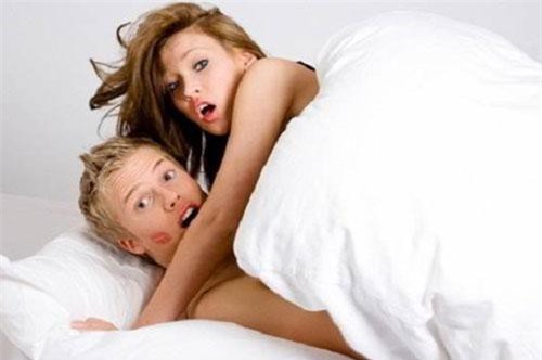 Bị bắt quả tang vào nhà nghỉ với sếp, vợ còn hỏi chồng một câu "nhẹ tênh"