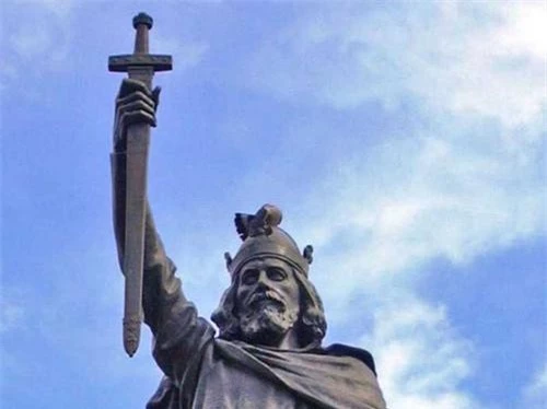 1. Alfred Đại đế là một trong những vị vua nổi tiếng nhất lịch sử Anh. Ông là nhà lãnh đạo quyền lực và danh tiếng của vương triều Tây Saxon.