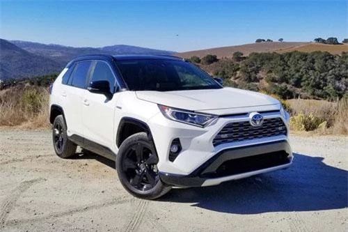 4. Toyota RAV4 (doanh số: 289.736 chiếc).