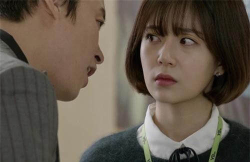 Mua bộ váy 300k bằng tiền của chồng mà bị tát “cháy mặt”, tôi uất ức nói 1 câu khiến anh ta rụng rời