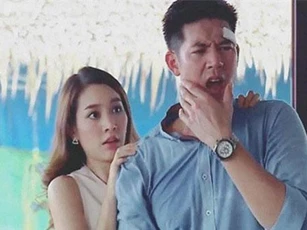 Mang bánh biếu bố mẹ chồng, tôi sững sờ trước lời nói của cháu