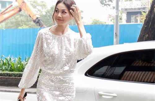 Thanh Hằng đẹp rạng ngời khi "biến hình" dịu dàng nữ tính