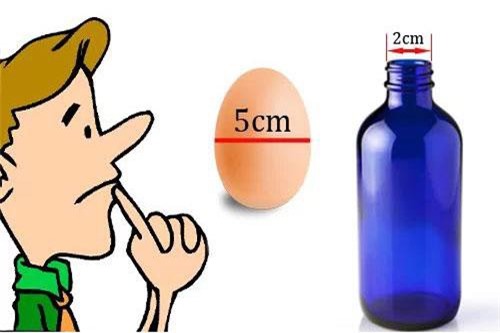 Làm thế nào để bỏ lọt quả trứng qua cổ chai 2cm?