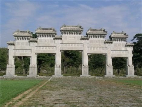Bí ẩn vị trí ngôi mộ của hoàng đế nhiều góc khuất bậc nhất Trung Quốc - Ảnh 3.