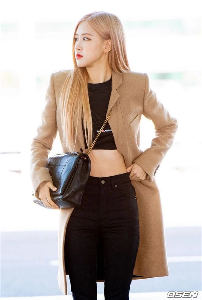 Màn đọ sắc xuất thần gây bão sân bay: Rosé (BLACKPINK) đẹp đỉnh cao, làm lu mờ cả Suzy và chân dài cực chất - Ảnh 5.