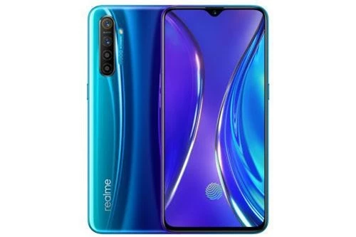 Realme XT được trang bị chip Qualcomm Snapdragon 712 lõi 8 với xung nhịp tối đa 2 GHz, GPU Adreno 616. RAM 4/6/8 GB, bộ nhớ trong 64/128 GB, có khe cắm microSD chuyên dụng với dung lượng tối đa 256 GB. Hệ điều hành Android 9.0 Pie, được tùy biến trên giao diện người dùng ColorOS 6.0.