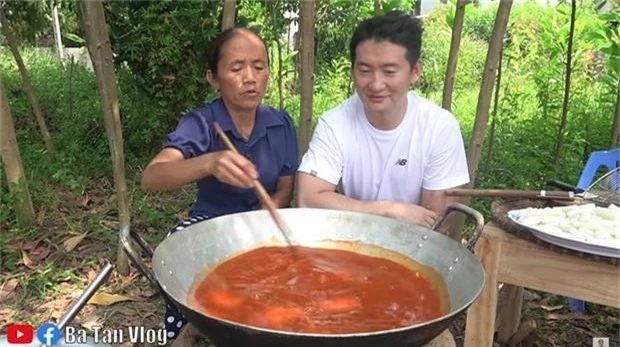 Xua tan tin đồn dàn dựng clip, bà Tân Vlog chơi trội, làm hẳn lẩu Tokbokki siêu to khổng lồ, mời cả khách Hàn tới thưởng thức - Ảnh 5.