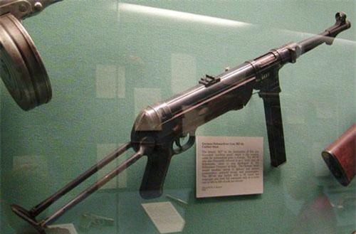 Ngoài AK, Việt Nam còn dùng tiểu liên nào trong kháng chiến chống Mỹ?