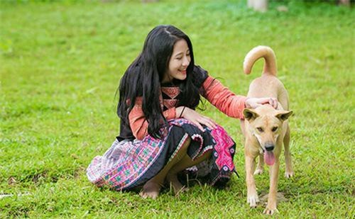 Vẻ đẹp 'tinh khiết' của Hoàng Thùy Linh 9X thay thế hot girl Trâm Anh