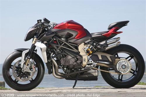 Cận cảnh naked bike nhanh nhất thế giới, giá gần 1,1 tỷ đồng