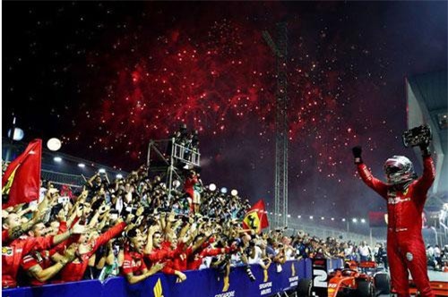 Đua xe F1: Sebastian Vettel giành chiến thắng tại GP Singapore 2019