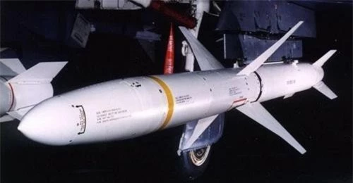 Tên lửa chống radar AGM-88 HARM. Ảnh: Wikipedia.