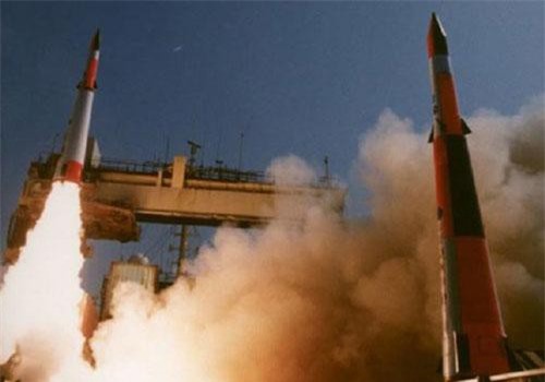 Truyền thông Israel cho biết, nước này vừa chế tạo một loại tên lửa đất đối đất mới mà trong trường hợp cần thiết có thể dễ dàng tiêu diệt căn cứ không quân Hmeimin ở Latakia và căn cứ hải quân Tartus của Nga tại Syria.