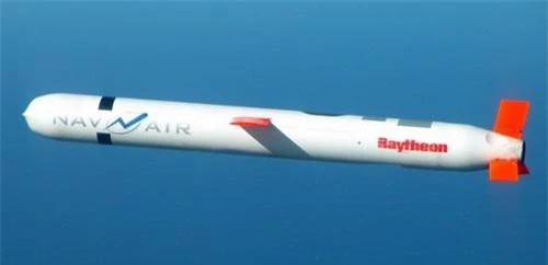 Tên lửa hành trình đối đất BGM-109 Tomahawk là vũ khí phóng và quên điển hình. Ảnh: Naval Today.