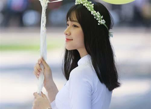 Nữ sinh Đà Nẵng sở hữu chiếc mũi cao xinh đẹp