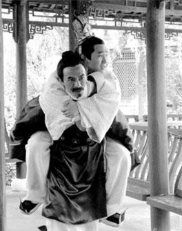 H&#xE0;nh tr&#xEC;nh qu&#xFD; t&#x1ED9;c h&#xF3;a c&#x1EE7;a d&#xF2;ng h&#x1ECD; Tr&#x1EA7;n