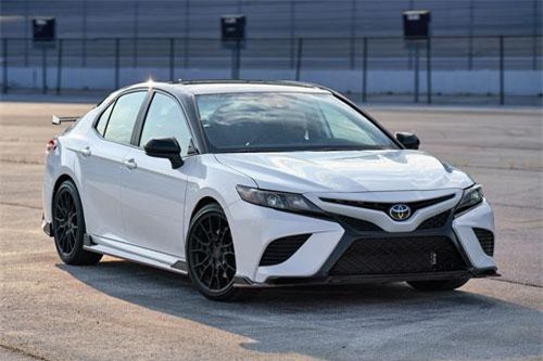 &#x1EA2;nh chi ti&#x1EBF;t Toyota Camry TRD 2020 gi&#xE1; h&#x1A1;n 700 tri&#x1EC7;u &#x111;&#x1ED3;ng