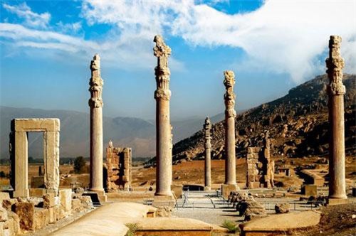 Đế quốc quân sự đầu tiên trong lịch sử nằm ở đâu?